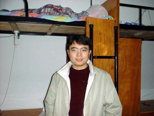 我在大学寝室的照片，2000年12月
